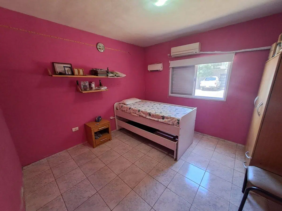 CASA EN VENTA 2 DORMITORIOS CON COCHERA Y PATIO 2