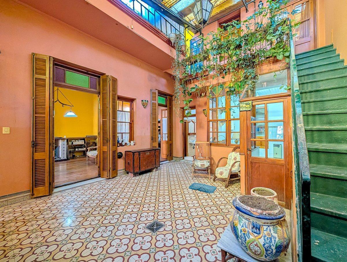 CASA EN VENTA ABASTO 3 DORMITORIOS QUINCHO TERRAZA