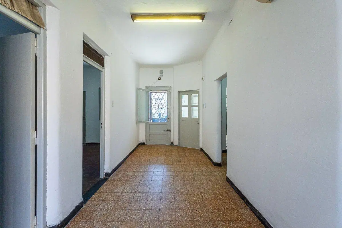 Casa a reciclar en Venta en Ludueña con cochera 3