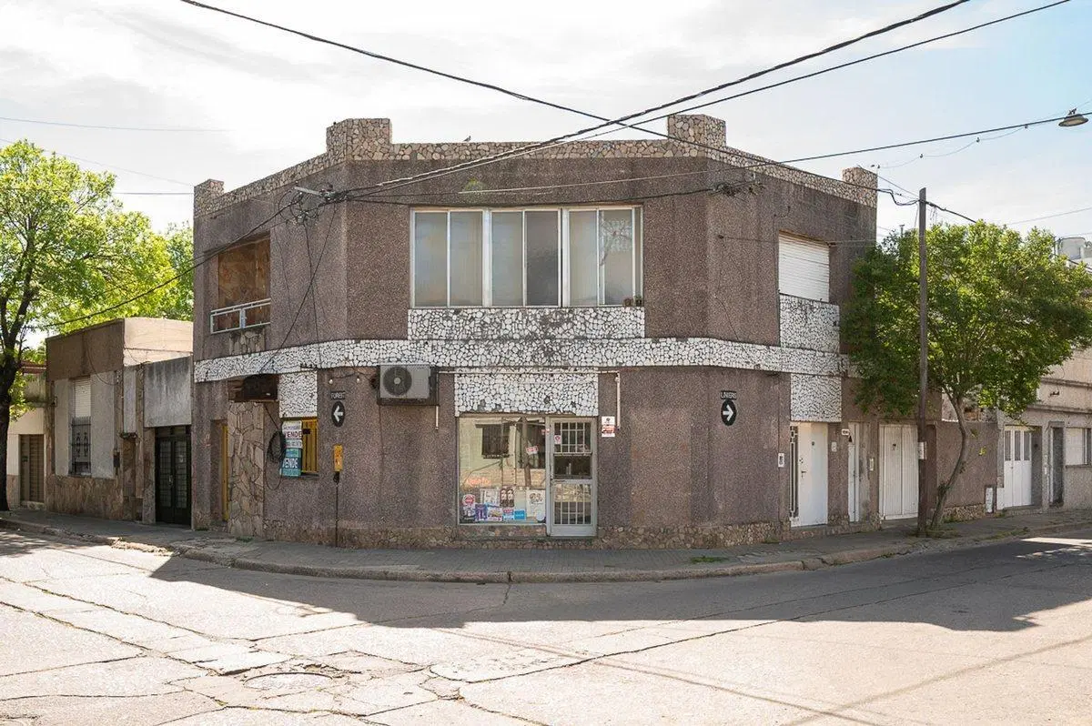 Venta dos casas mas local comercial Azcuénaga 2