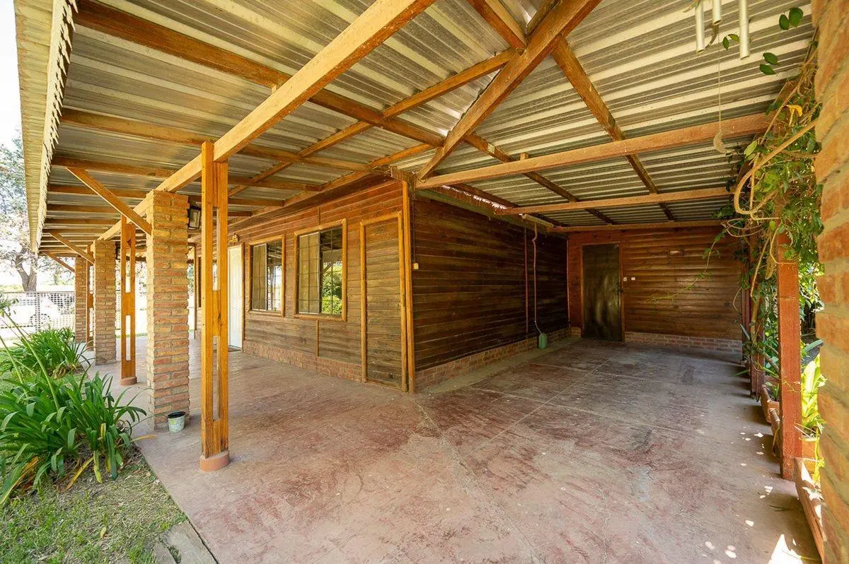 CASA EN VENTA EN OLIVEROS QUINCHO PILETA PARRILLA 2