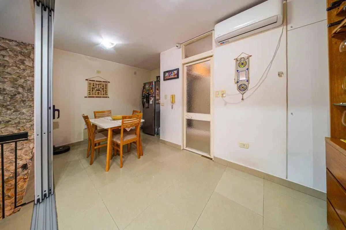 VENTA DE OFICINAS CON VIVIENDA FAMLIAR Y COCHERA 5