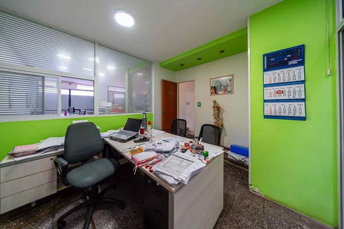 VENTA DE OFICINAS CON VIVIENDA FAMLIAR Y COCHERA 3