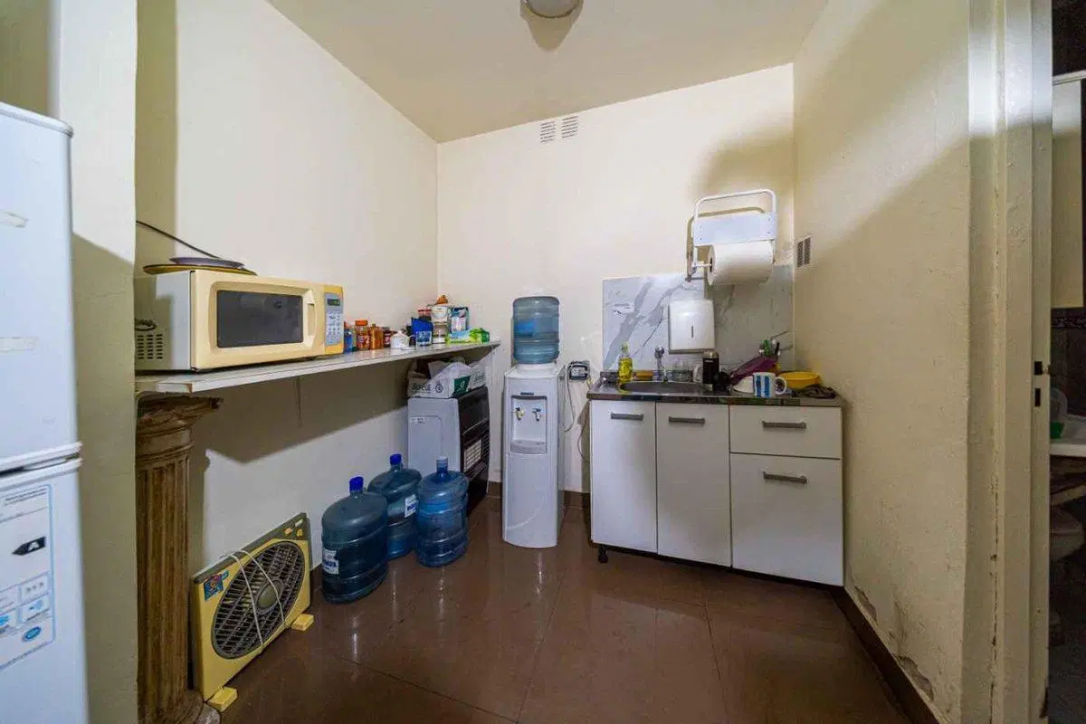 VENTA DE OFICINAS CON VIVIENDA FAMLIAR Y COCHERA 2