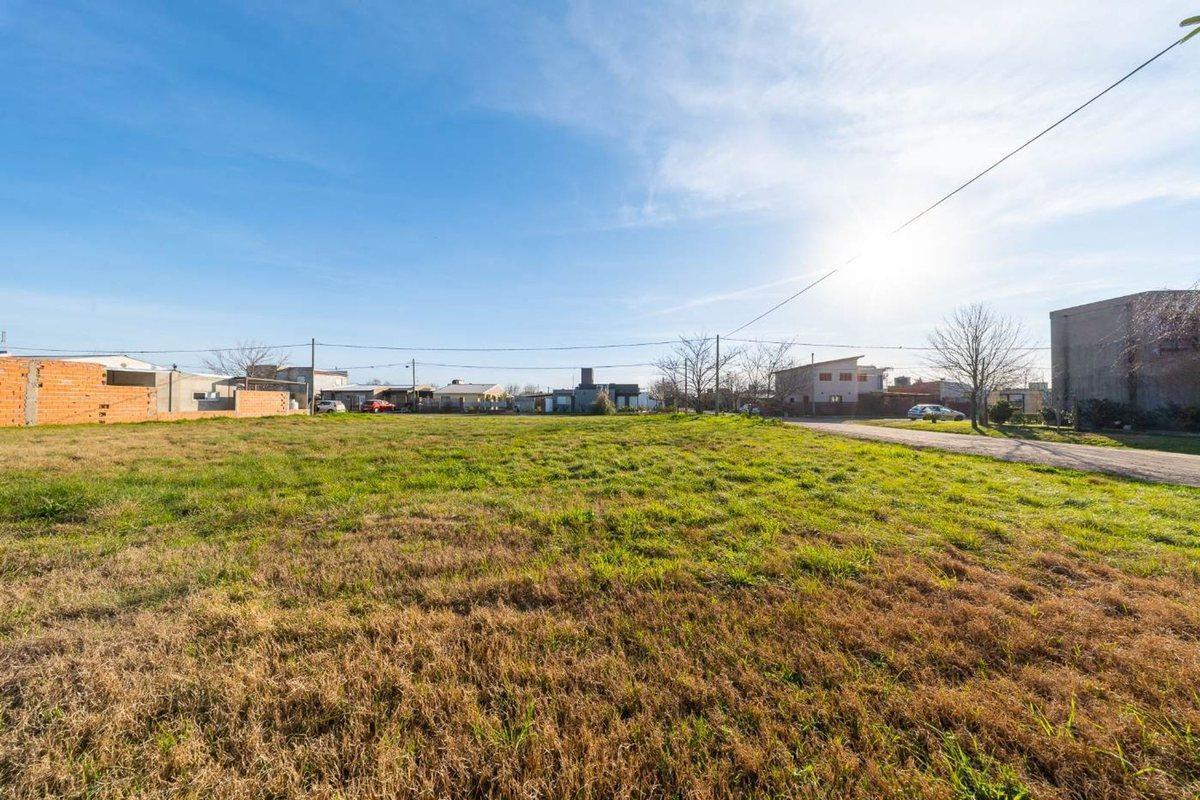 Venta de Terreno en Esquina en Funes City