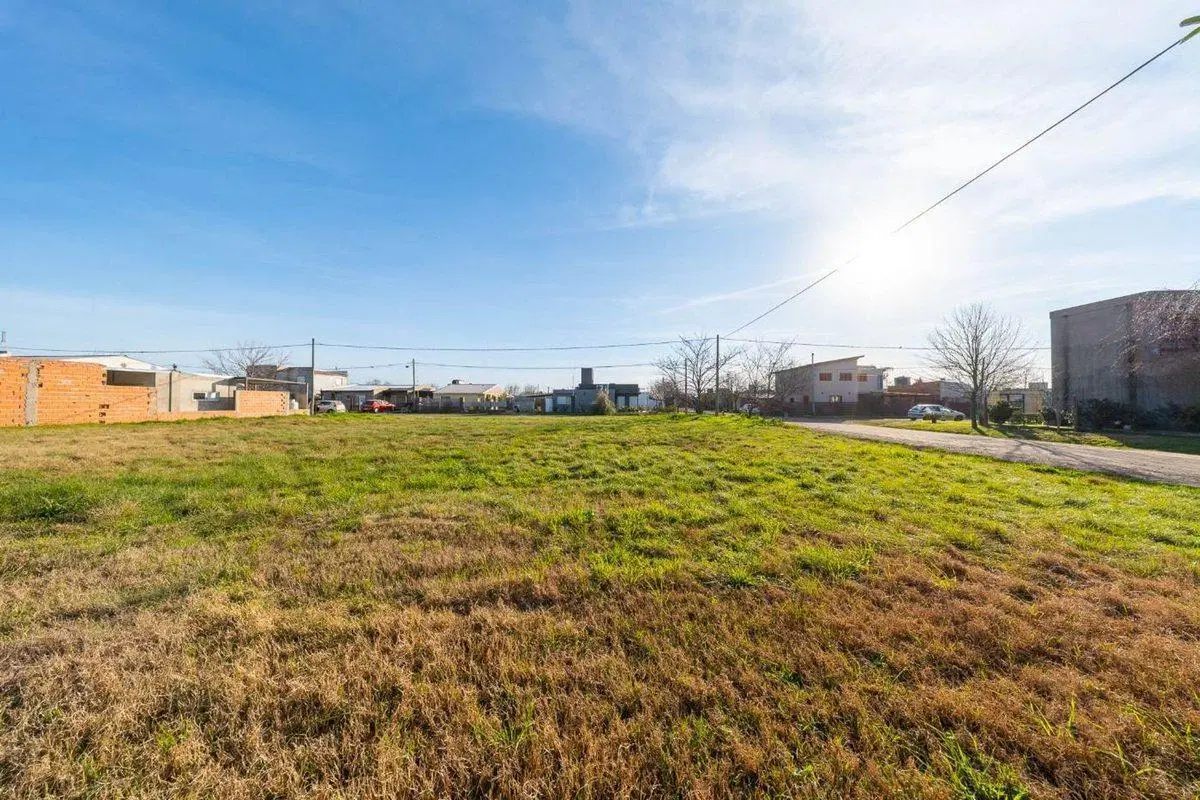 Venta de Terreno en Esquina en Funes City 3