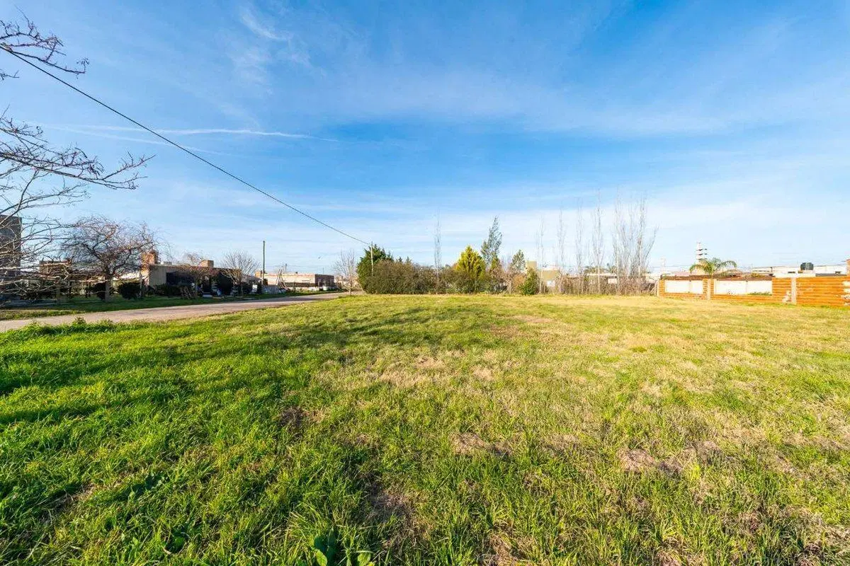 Venta de Terreno en Esquina en Funes City 2