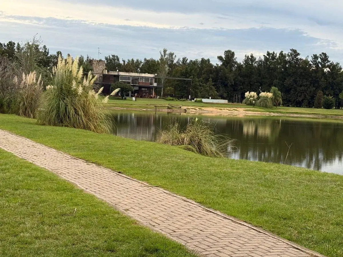 LOTE EN VENTA CON VISTA AL LAGO 1503 M2 5