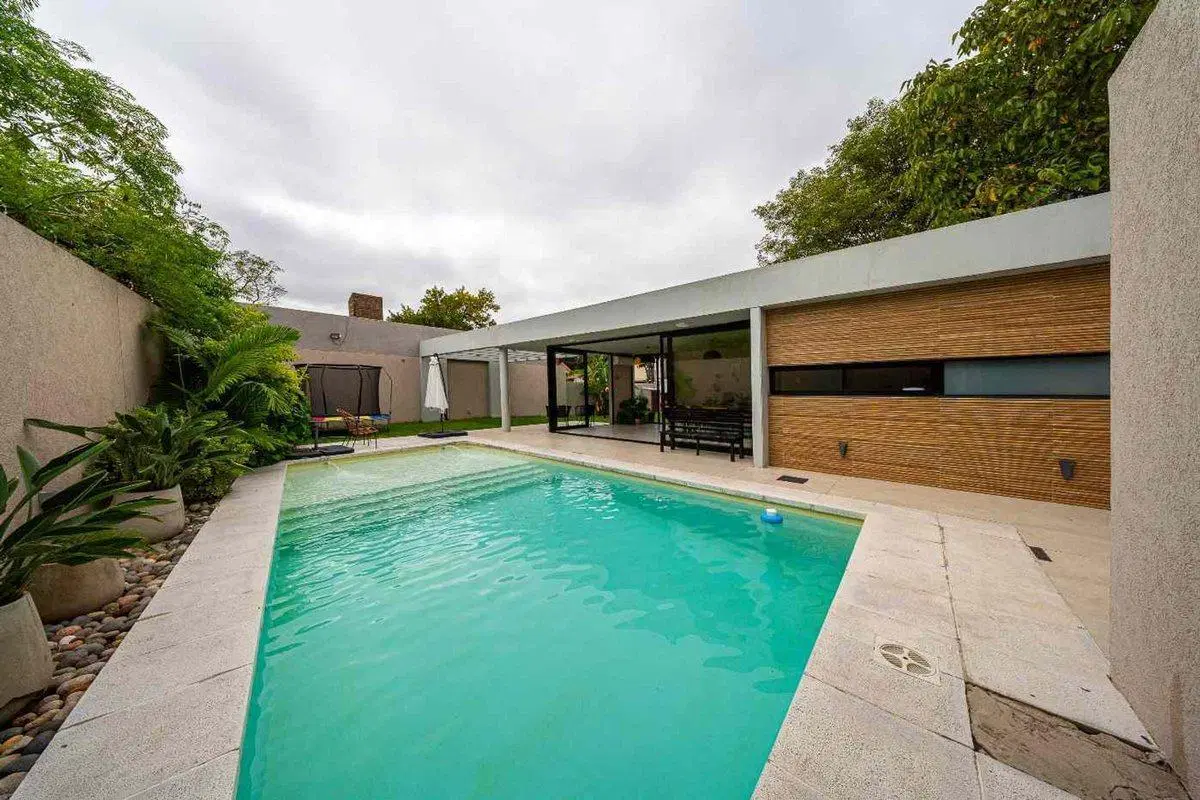 Venta casa Fisherton con quincho nuevo y pileta 2