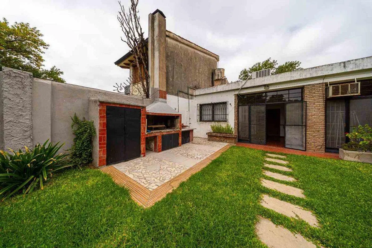 Venta casa Fisherton con quincho nuevo y pileta 4