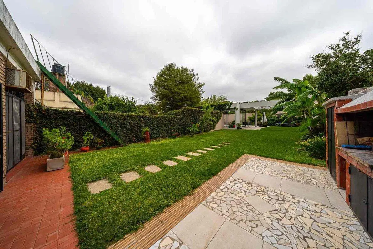 Venta casa Fisherton con quincho nuevo y pileta 5