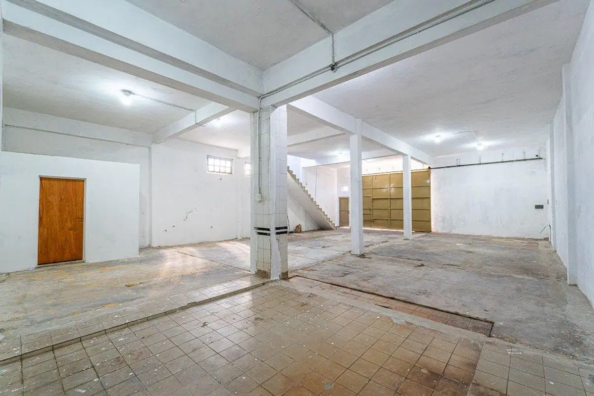 Galpón en venta zona Sur a una cuadra de Uriburu 4