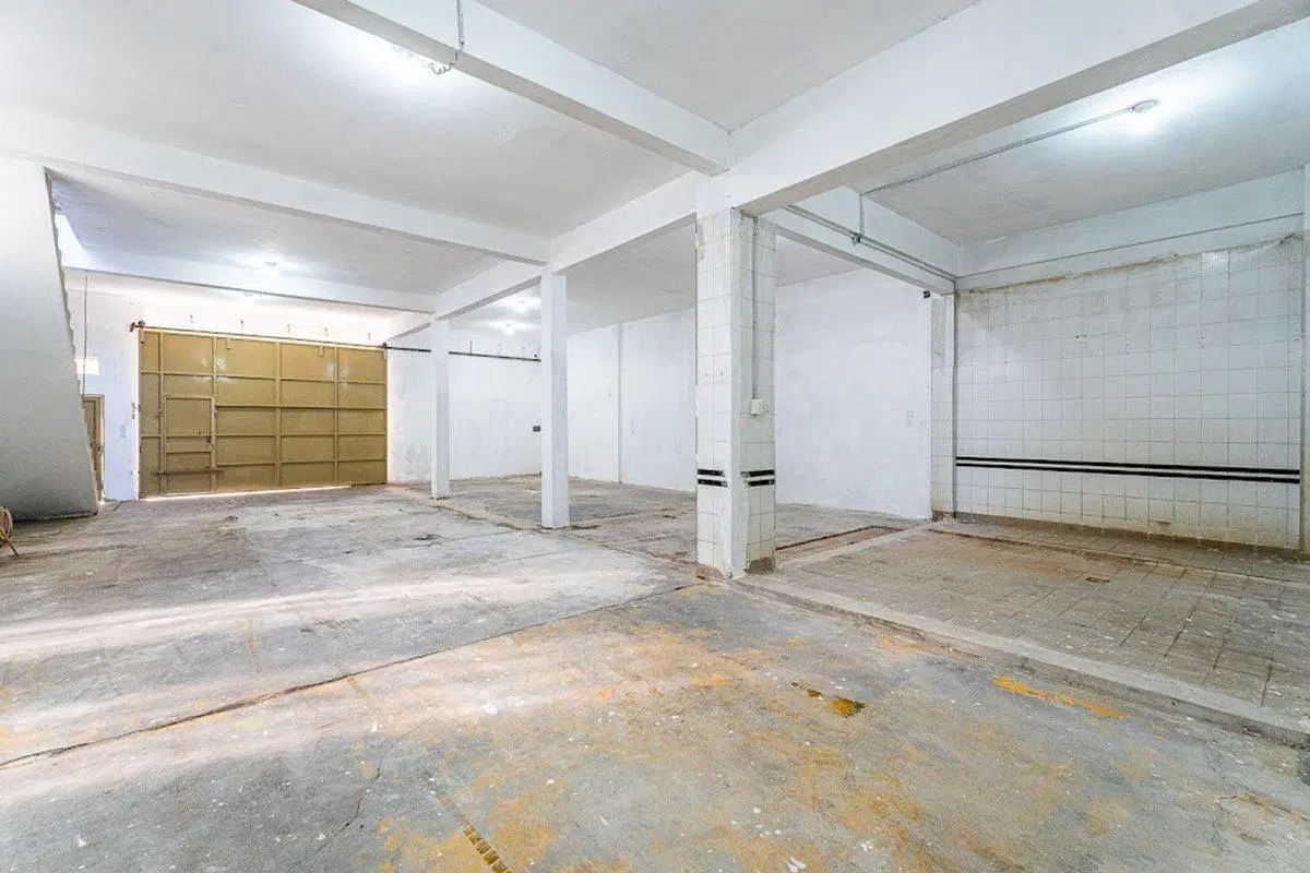 Galpón en venta zona Sur a una cuadra de Uriburu 2
