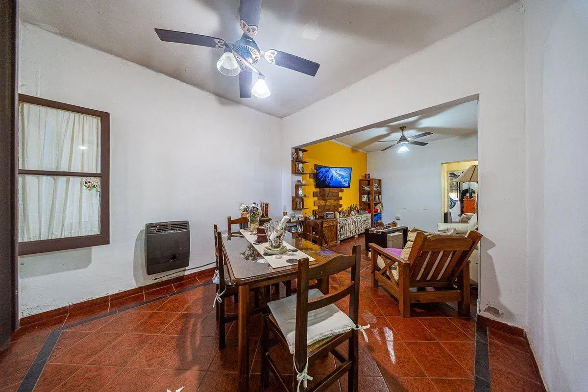 CASA EN VENTA  FISHERTON 2 PROPIEDADES EN UN LOTE 2