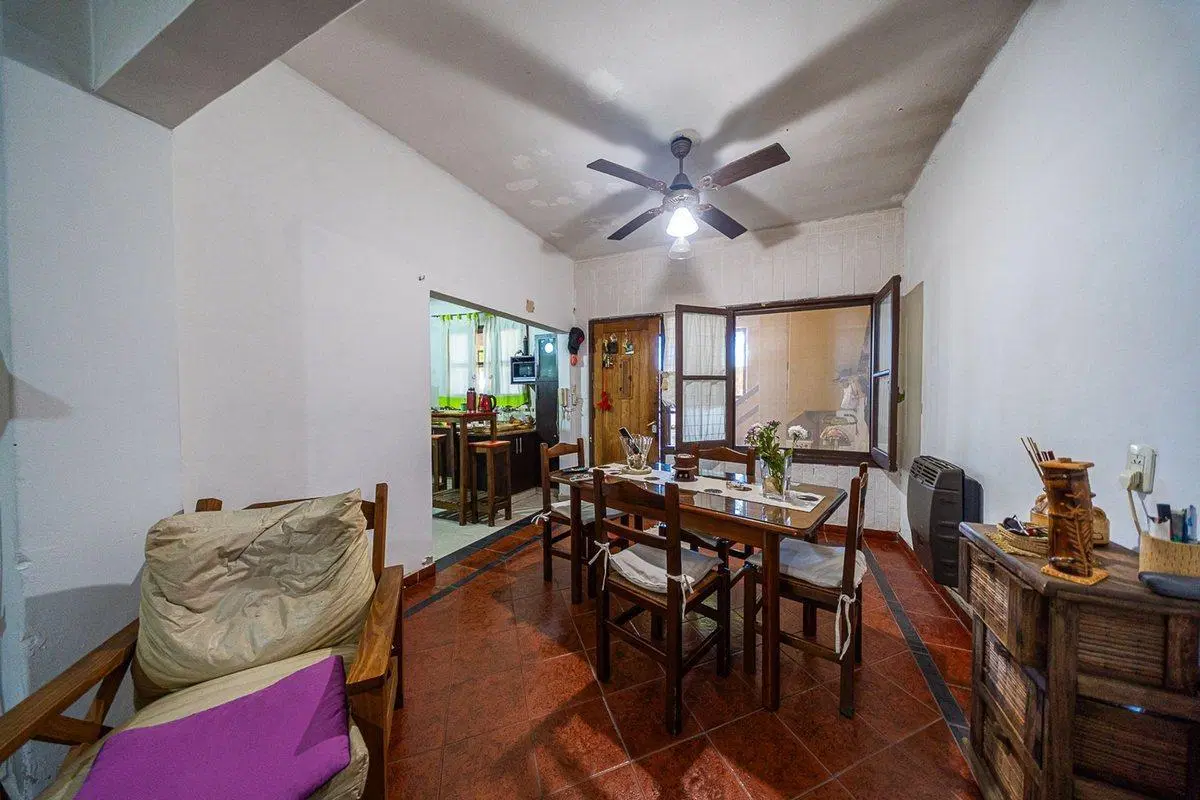 CASA EN VENTA  FISHERTON 2 PROPIEDADES EN UN LOTE 3