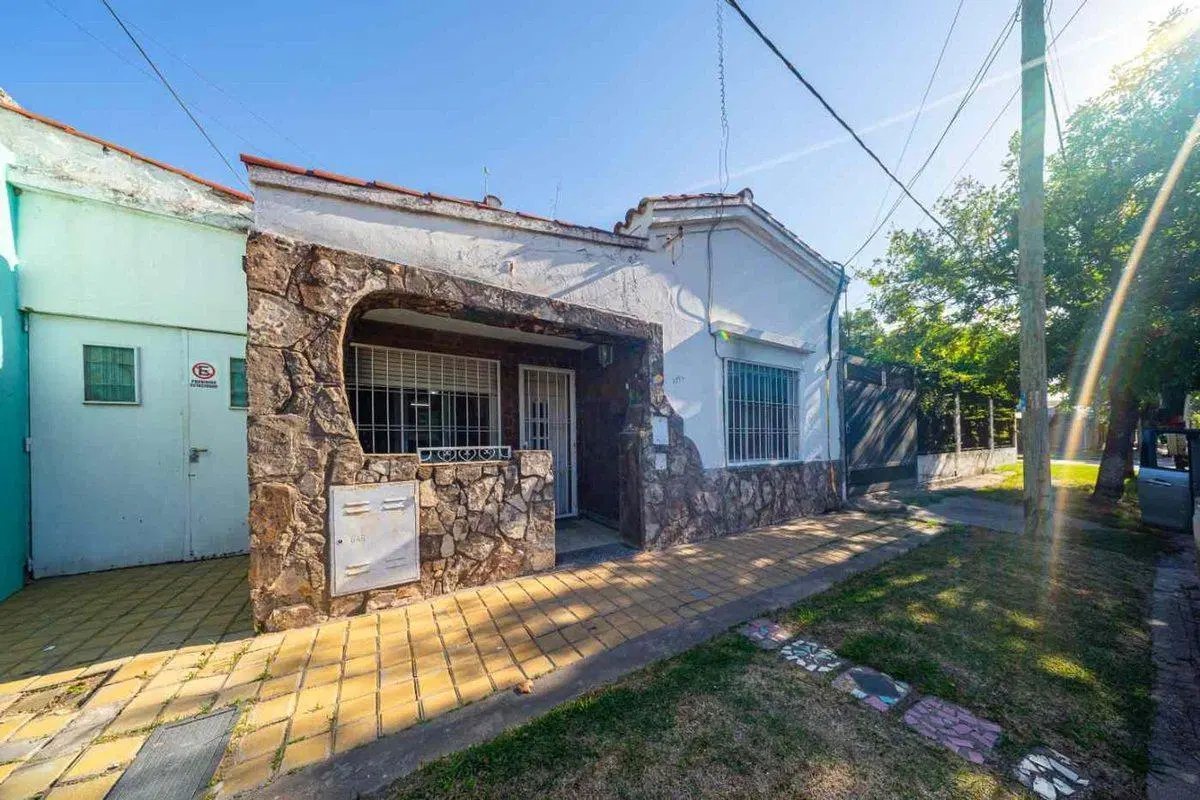 CASA EN VENTA DOS DORMITORIOS 5
