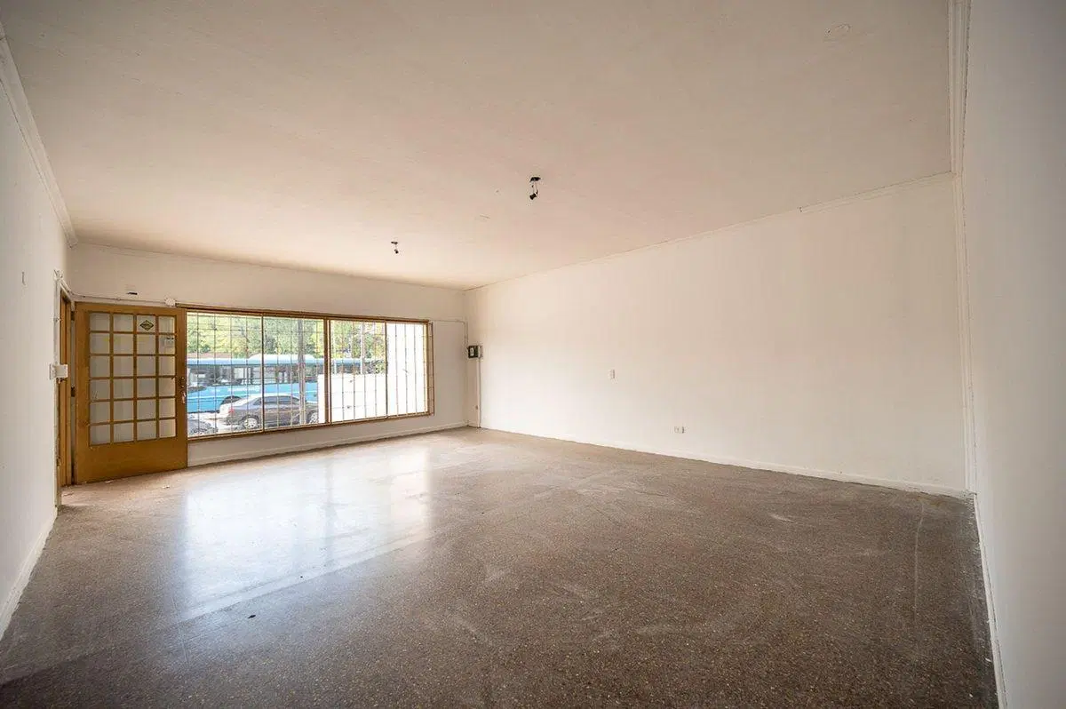 LOCAL COMERCIAL EN VENTA FISHERTON + 3 DEPTOS 4
