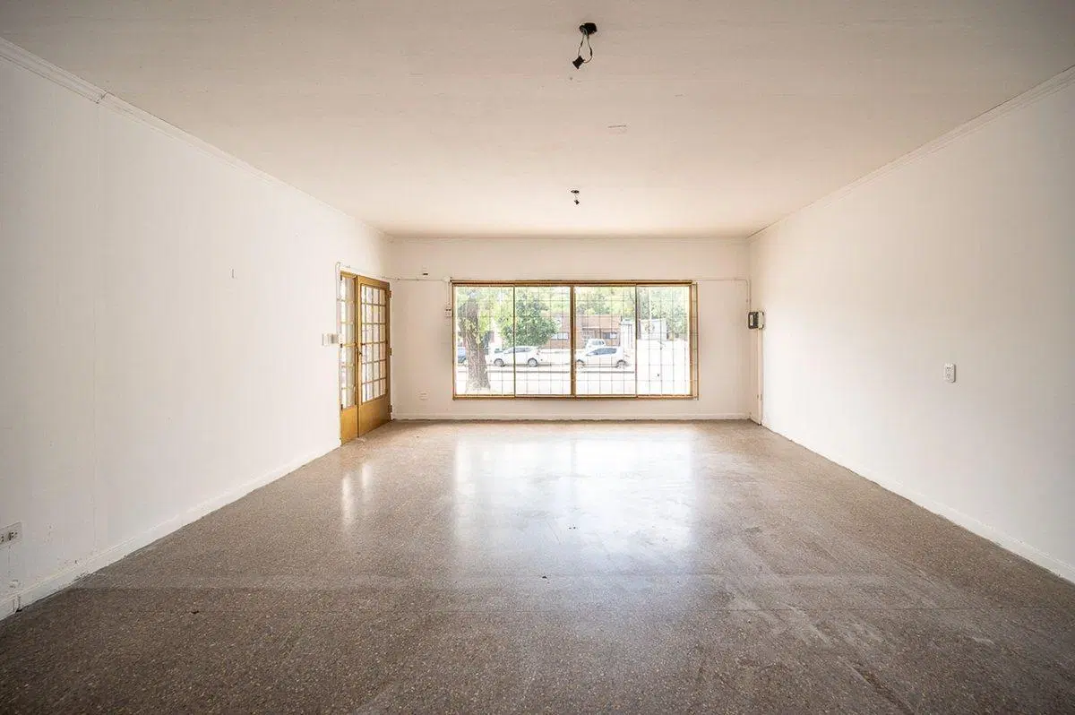 LOCAL COMERCIAL EN VENTA FISHERTON + 3 DEPTOS 3