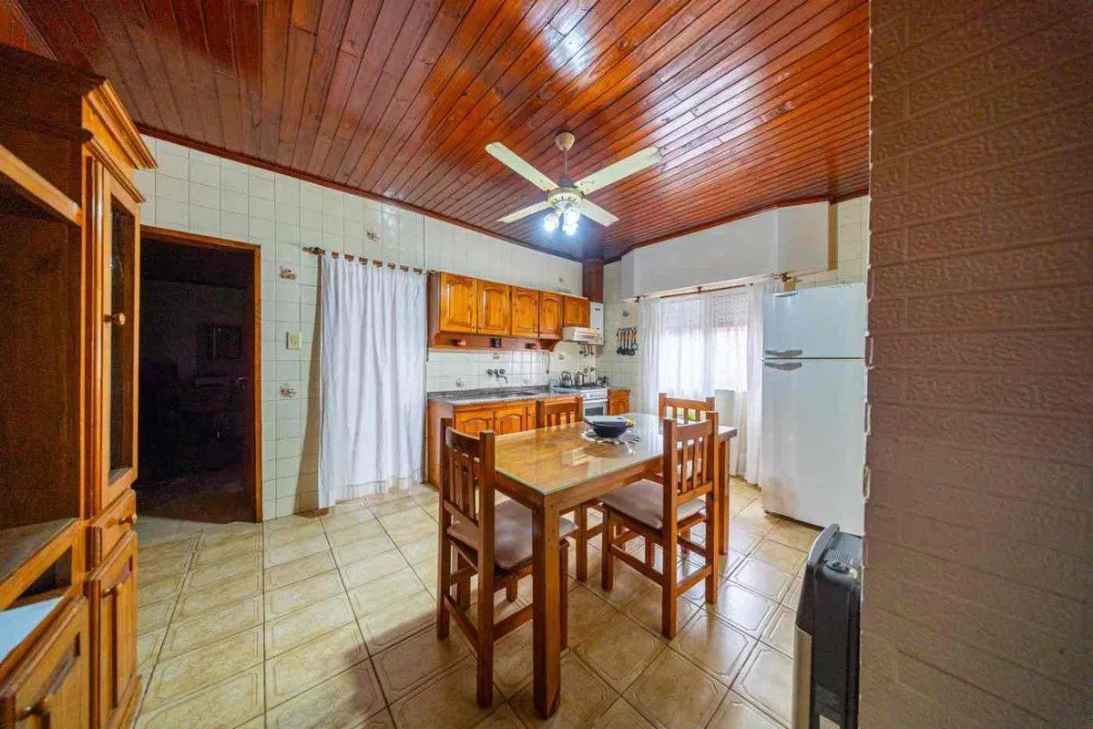 CASA EN VENTA V GOBERNADOR GÁLVEZ TRES DORMITORIOS 4