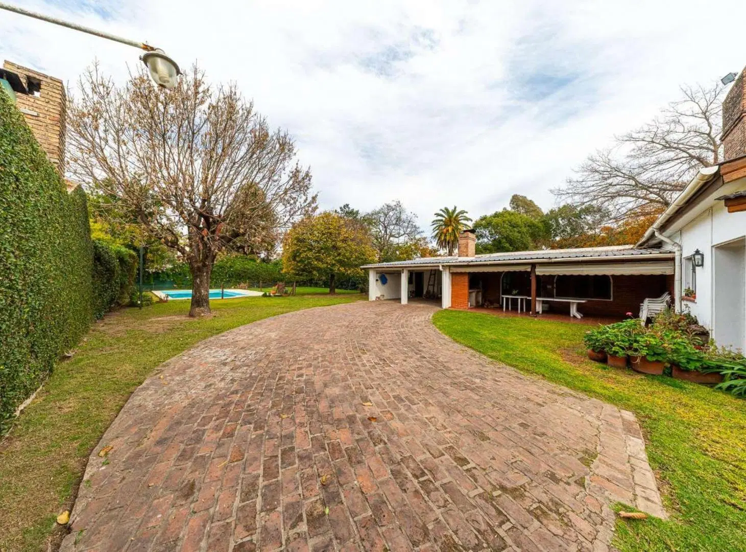 Casa en venta 3 dormitorios, jardín y pileta 2