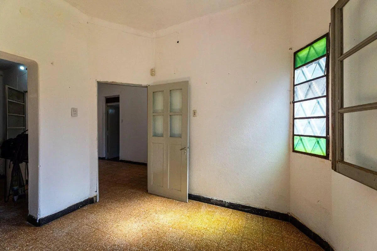 Casa a reciclar en Venta en Ludueña con cochera 4