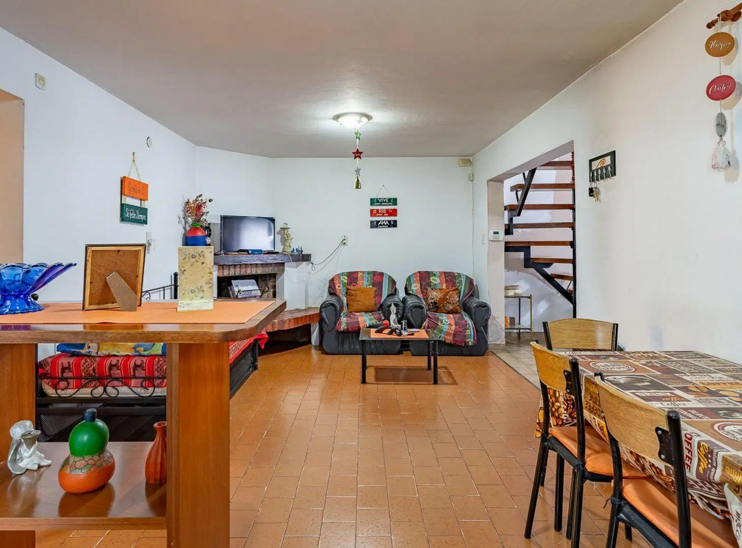 CASA EN VENTA 4 DORMITORIOS CON COCHERA Y PATIO 4