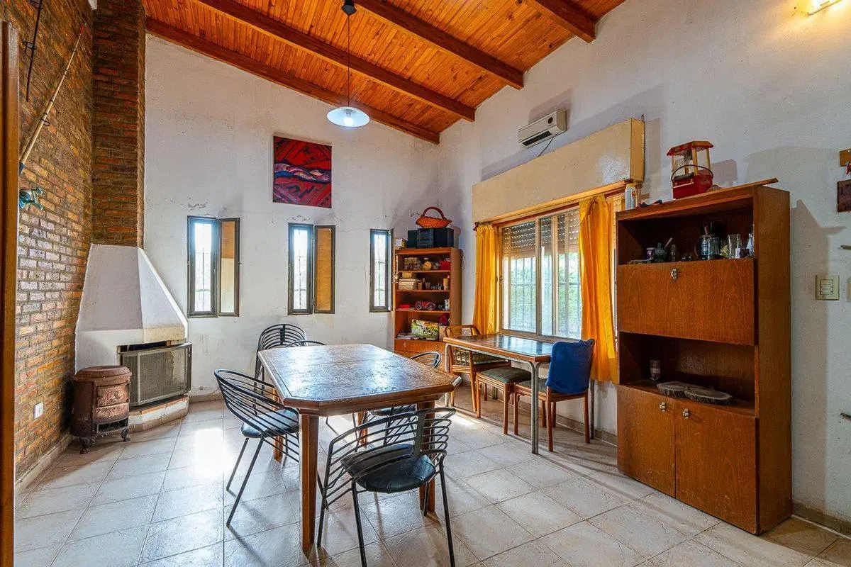 CASA EN VENTA CON PISCINA APTA CREDITO ALVEAR 8