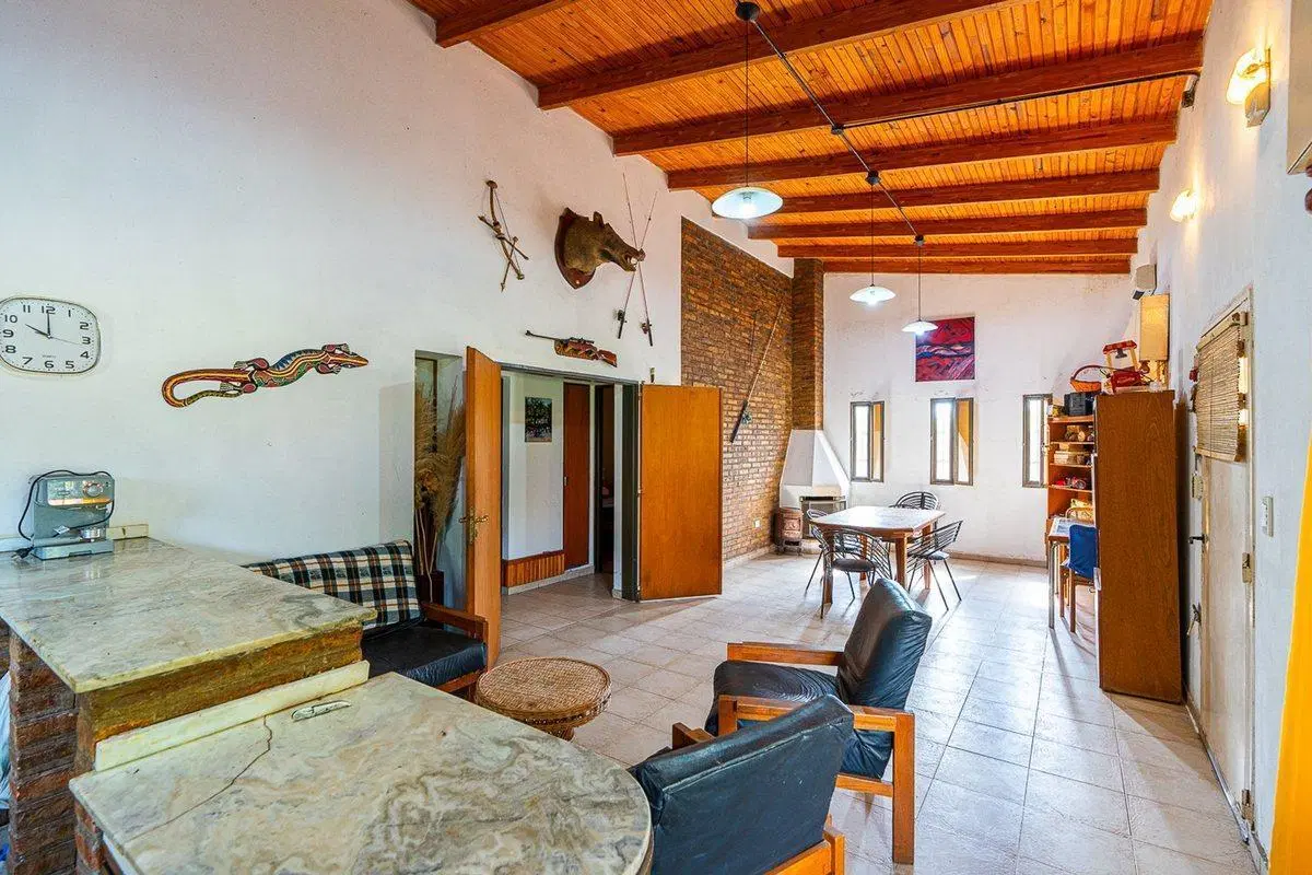 CASA EN VENTA CON PISCINA APTA CREDITO ALVEAR 2