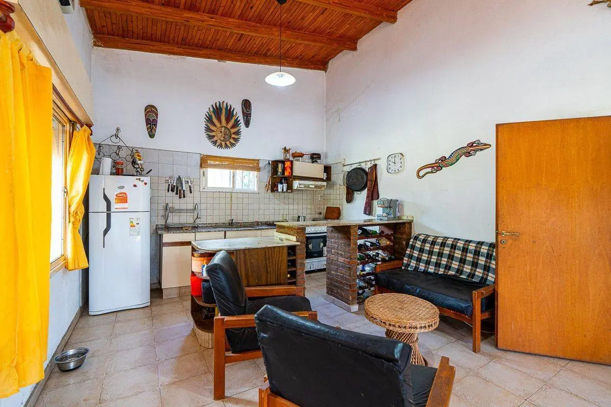 CASA EN VENTA CON PISCINA APTA CREDITO ALVEAR 3