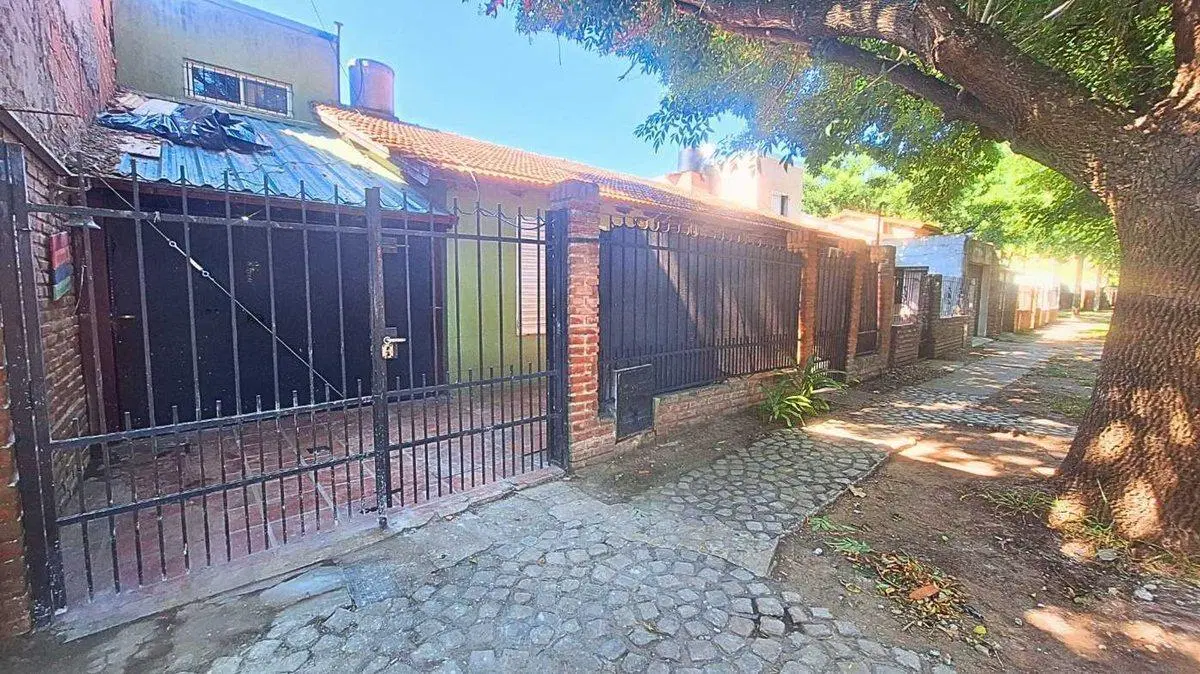 CASA EN VENTA EN GDRO. BAIGORRIA 3 DORMITORIOS 4