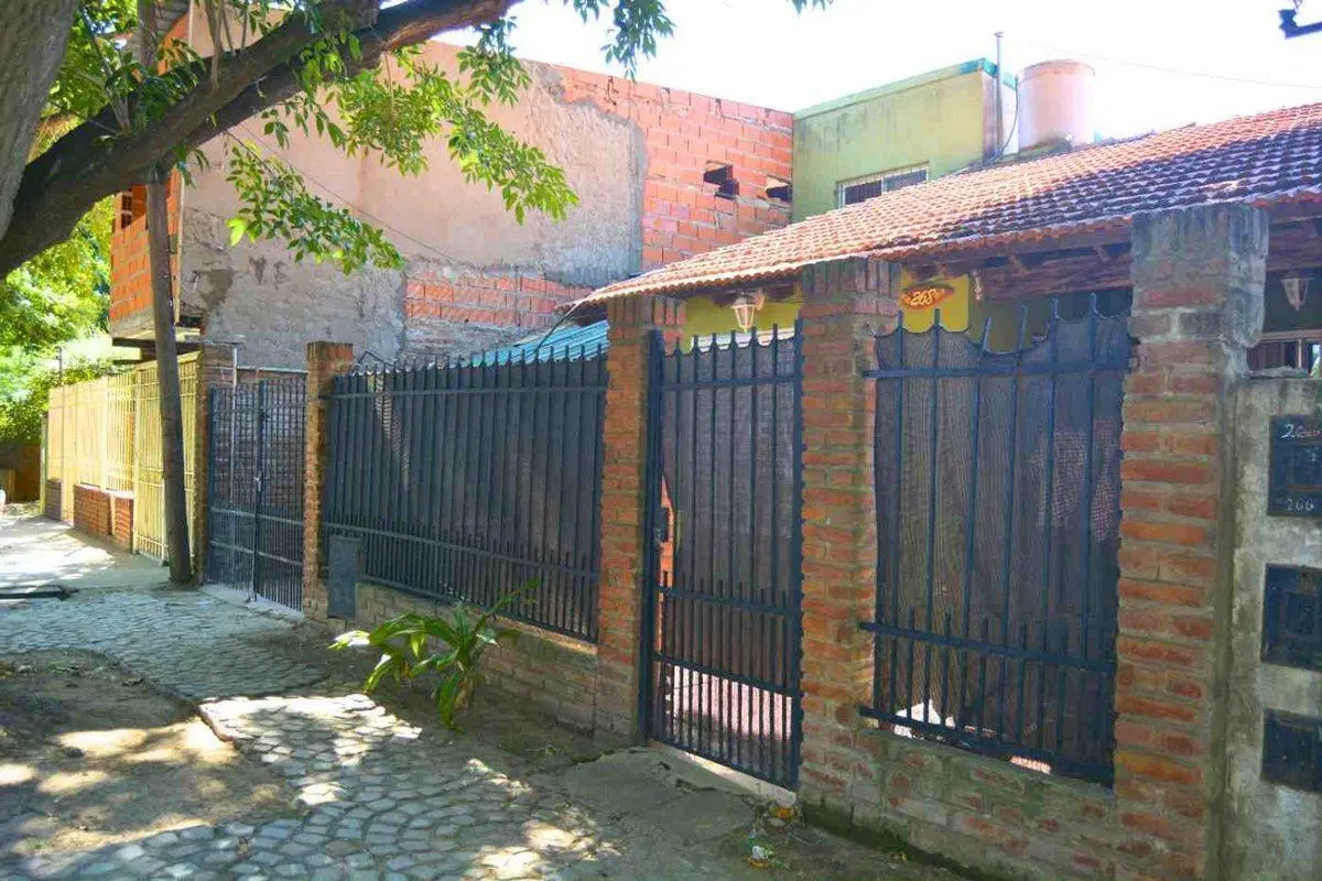 CASA EN VENTA EN GDRO. BAIGORRIA 3 DORMITORIOS 3