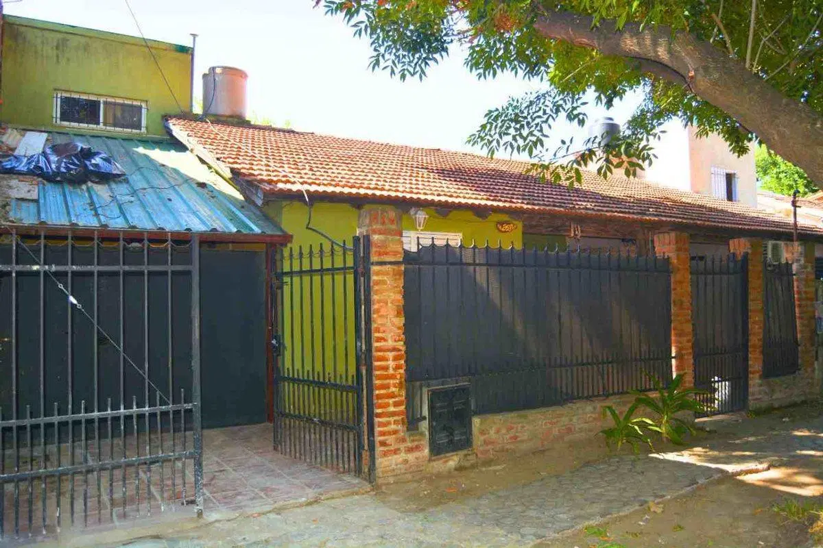 CASA EN VENTA EN GDRO. BAIGORRIA 3 DORMITORIOS 2