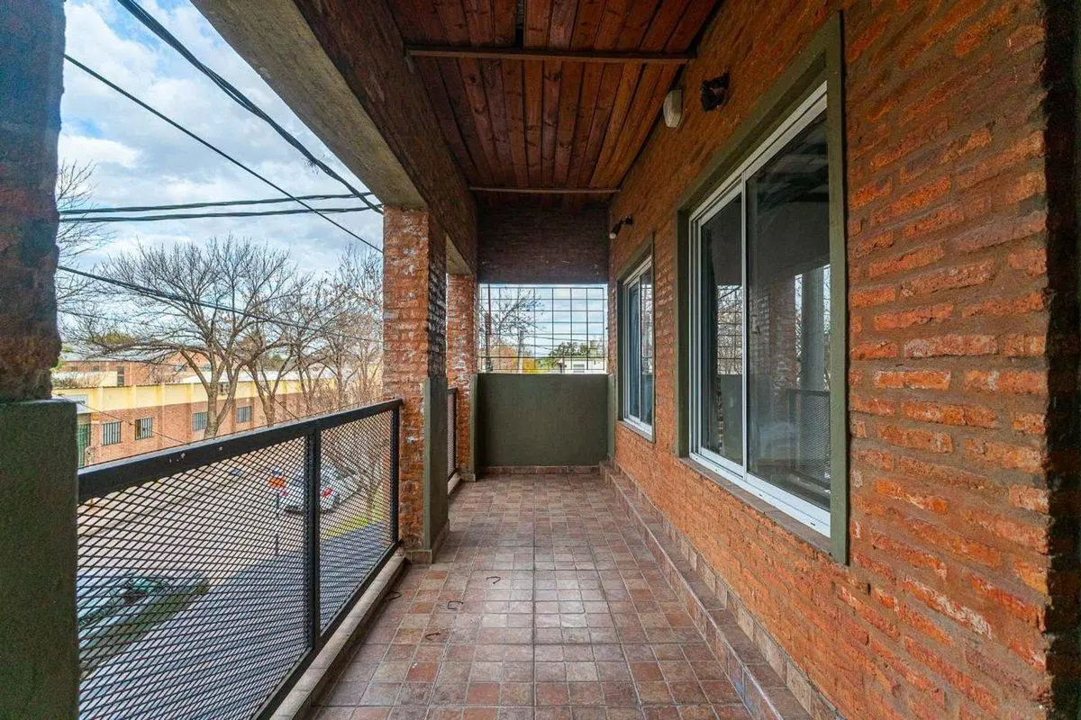 LOCAL COMERCIAL Y DEPÓSITO EN VENTA EN FISHERTON 4