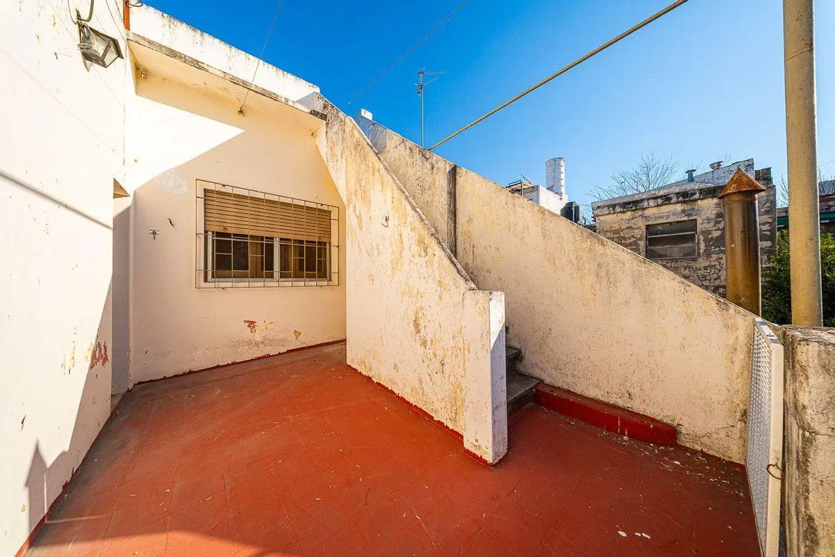 Venta casa 4 dormitorios con patio en Luis Agote 3