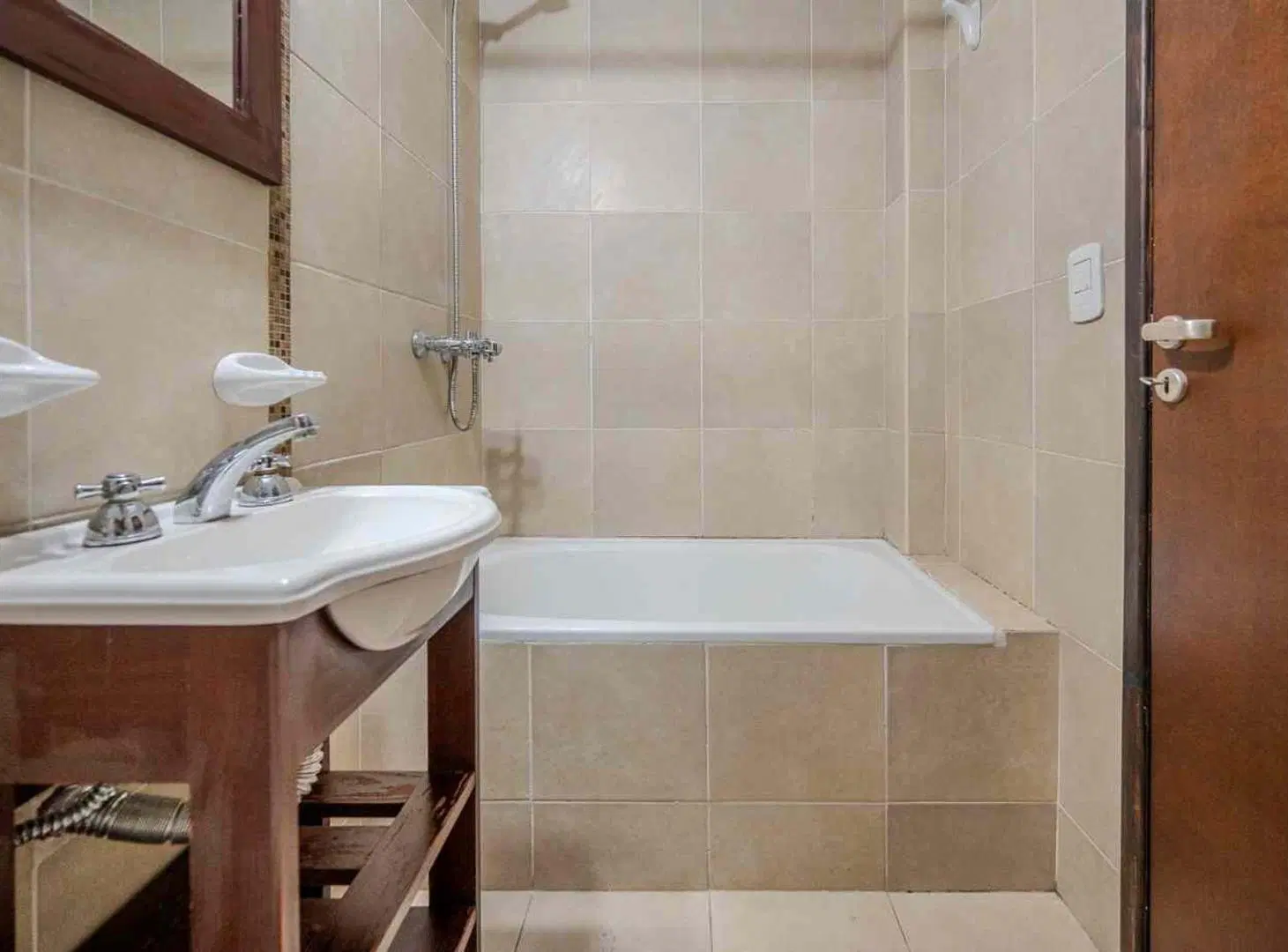 MONOAMBIENTE EN VENTA BARRIO LOURDES CON COCHERA 8