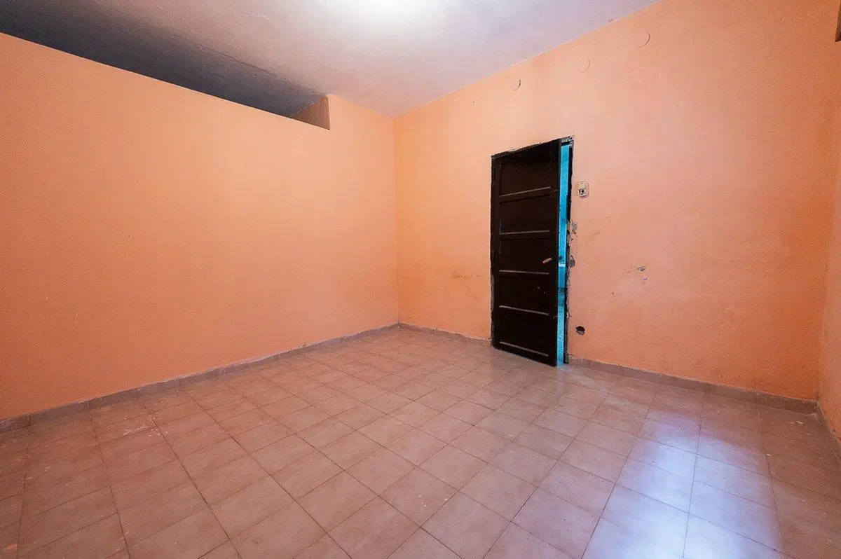 VENTA CASA A REFACCIONAR EN BARRIO SARMIENTO 5