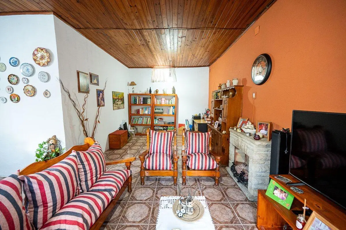 CASA EN VENTA 3 DORMITORIOS CON PATIO Y QUINCHO 4