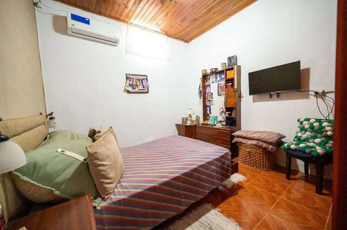 CASA EN VENTA 3 DORMITORIOS CON PATIO Y QUINCHO 5