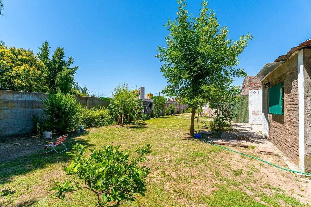 CASA EN VENTA ALVAREZ CON DOS LOCALES 4