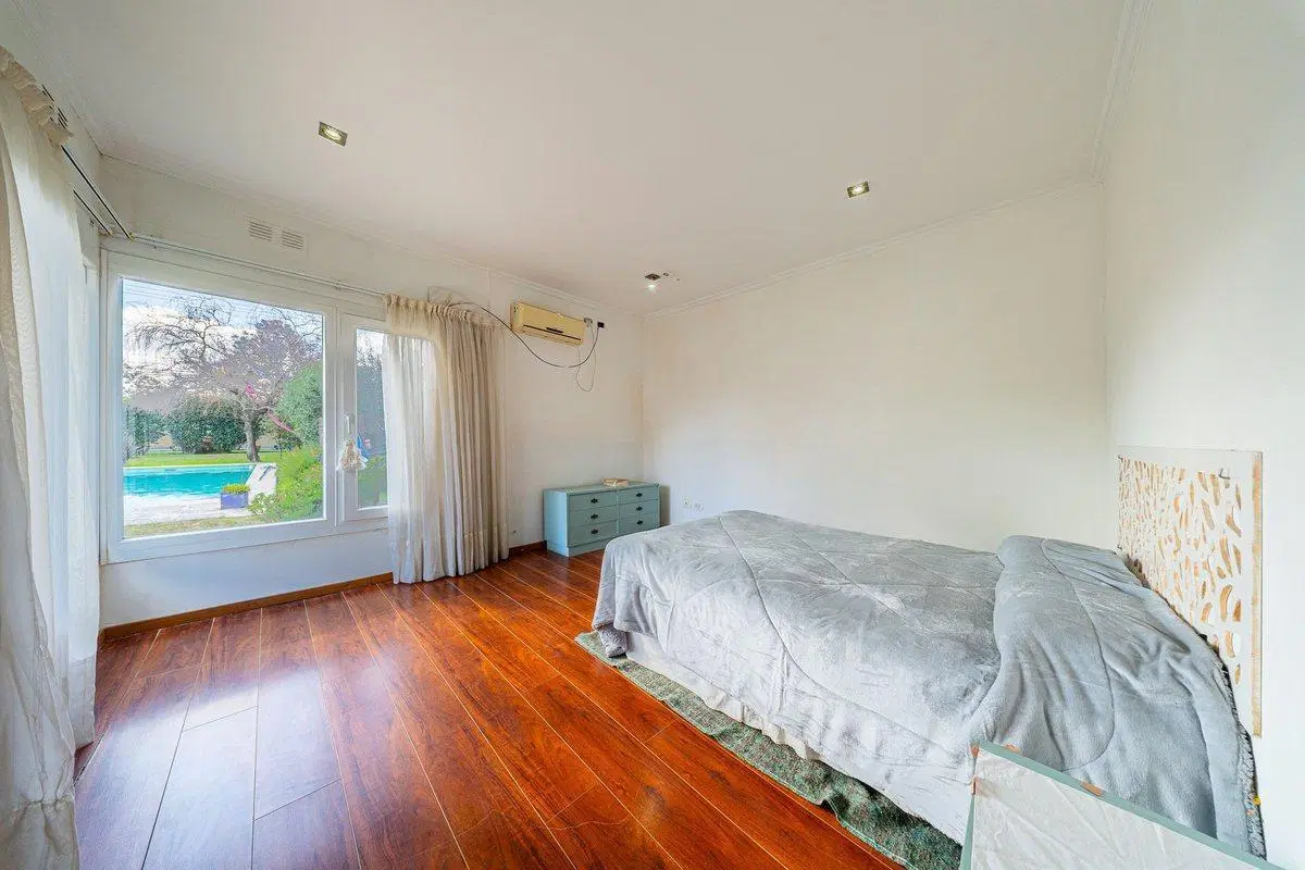 CASA EN VENTA CUATRO DORMITORIOS APTA CRÉDITO 5