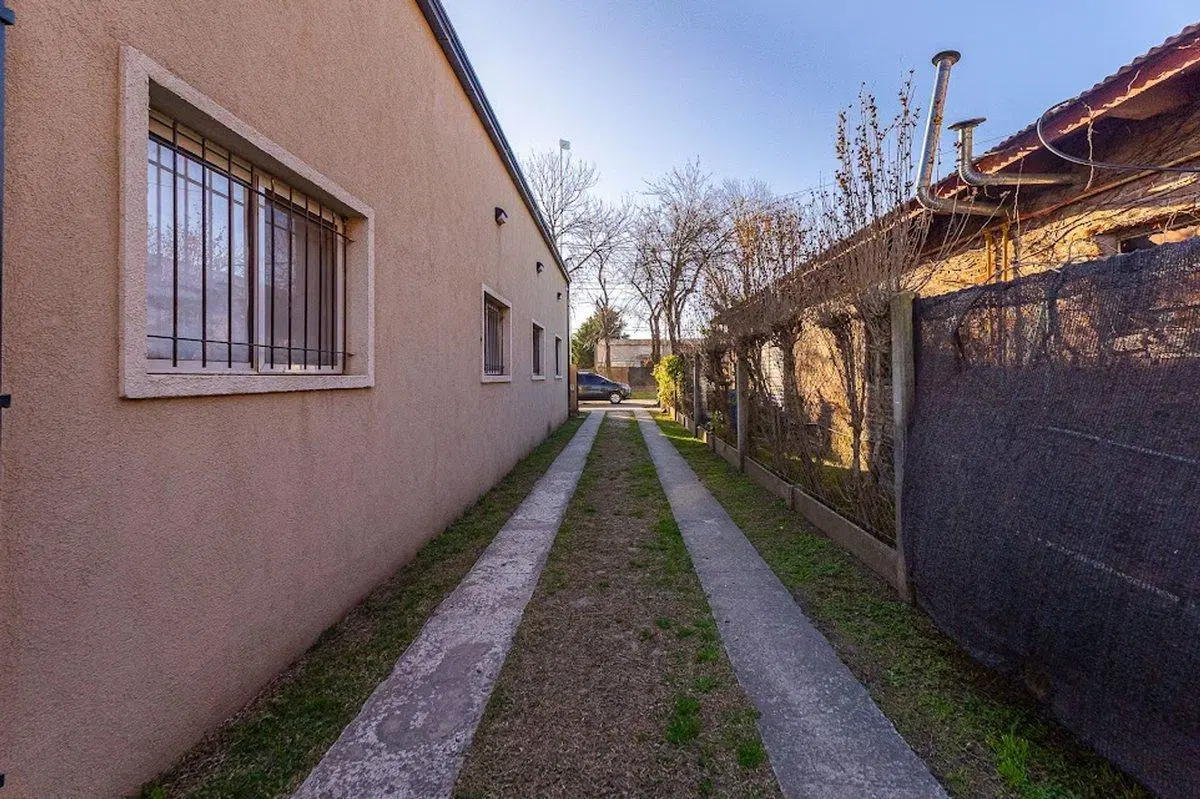 LOCAL Y GALPON COMERCIAL EN VENTA EN RICARDONE 8