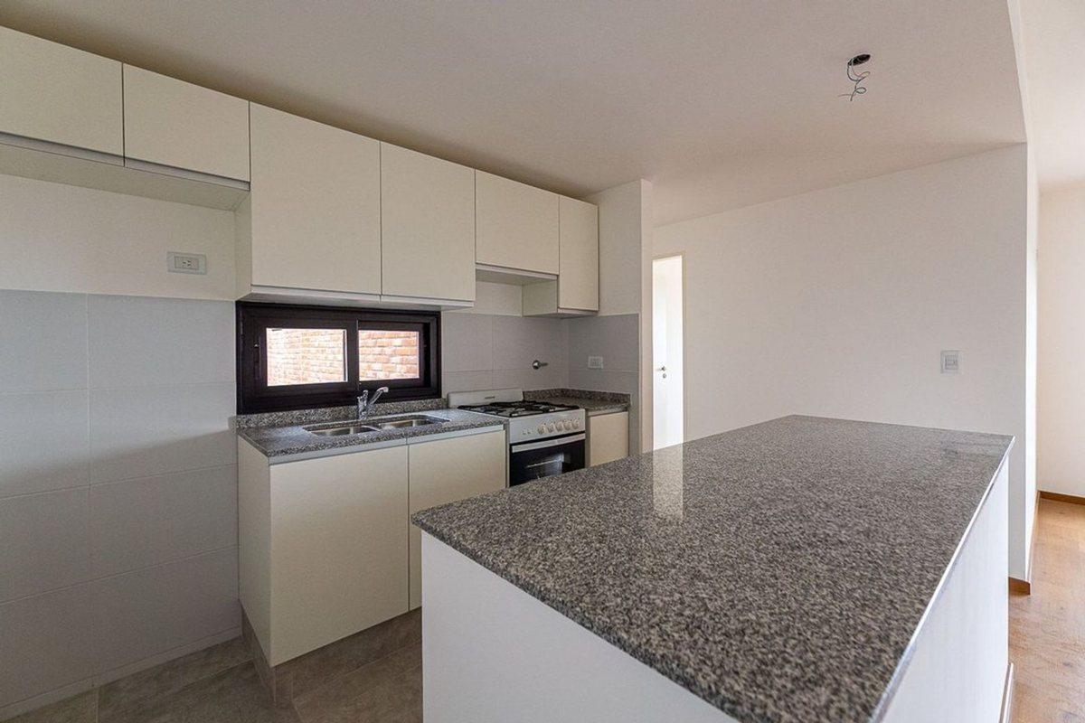 Foto de VENTA DEPARTAMENTO 1 DORMITORIO CON COCHERA BAUEN, imagen 1