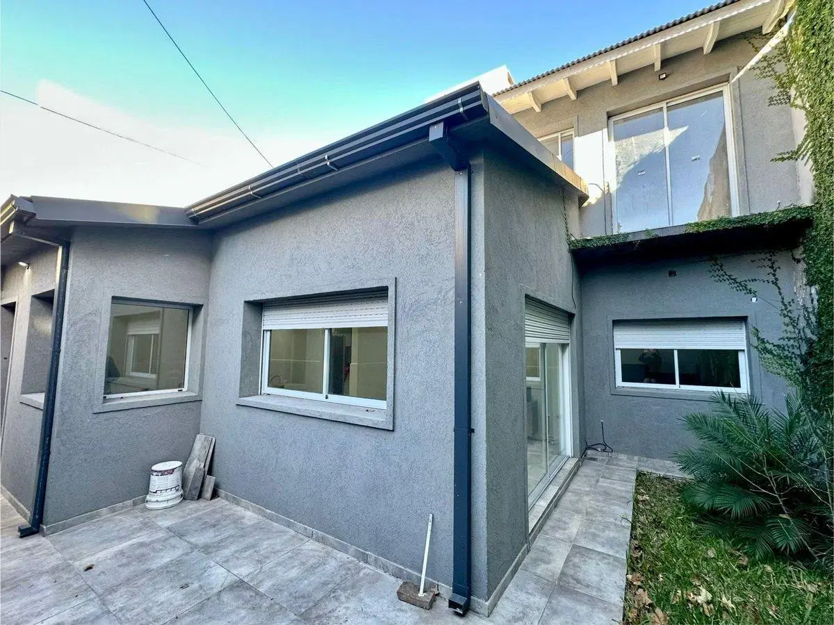 CASA EN VENTA A ESTRENAR 2 DORMITORIOS Y JARDIN 3
