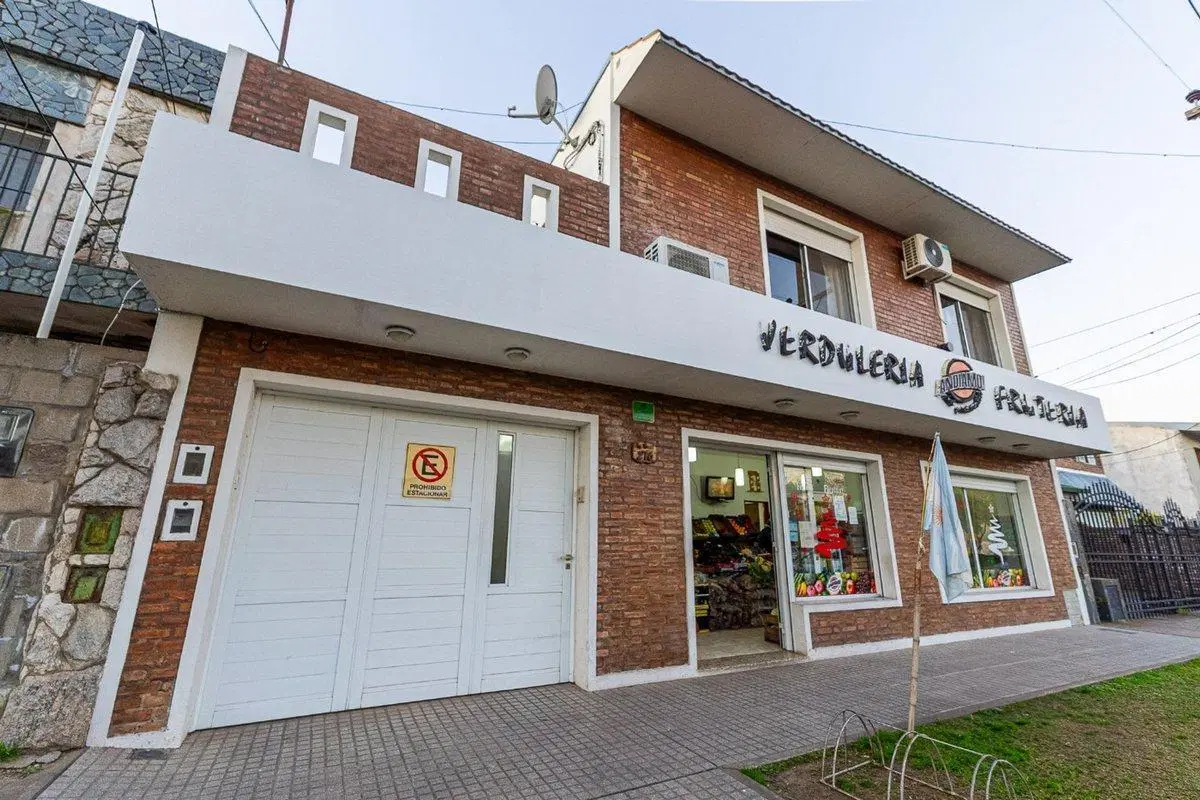 DEPARTAMENTO LOCAL GALPON EN VENTA EN BAIGORRIA 2