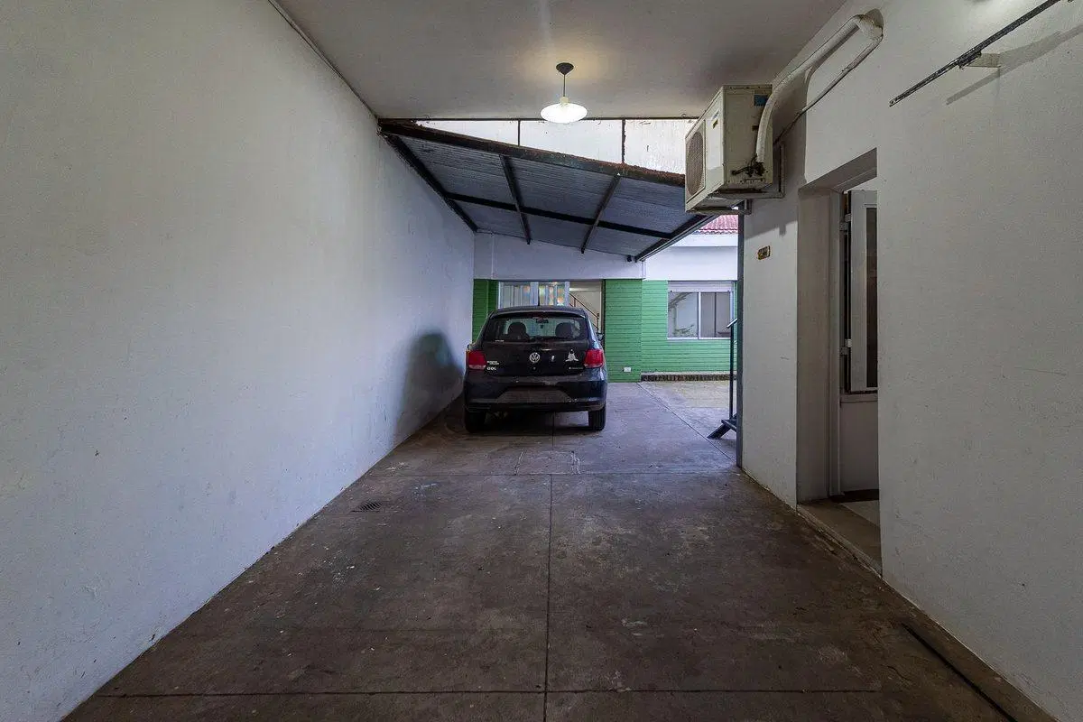 DEPARTAMENTO LOCAL GALPON EN VENTA EN BAIGORRIA 8