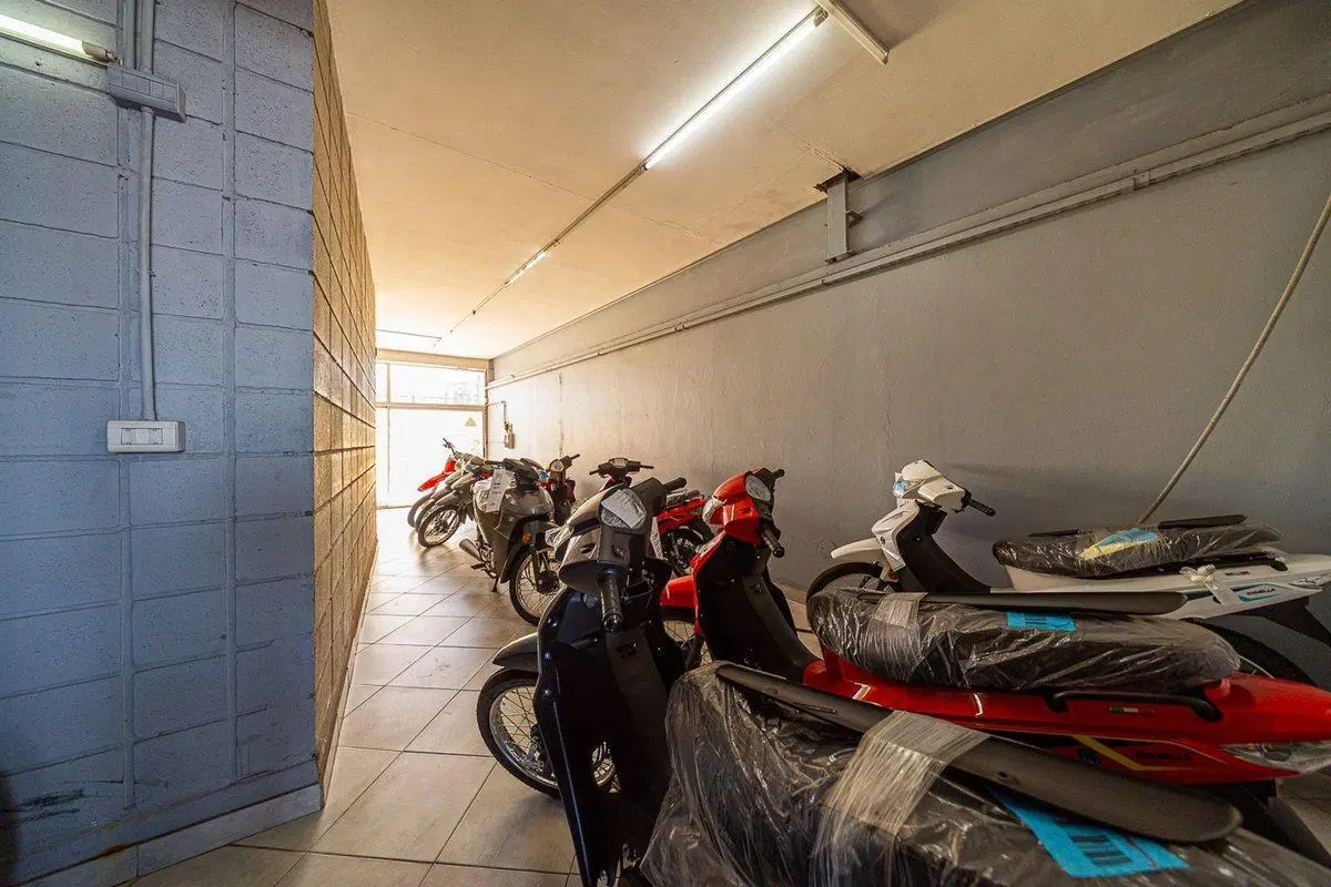 LOCAL VENTA PERMUTA BV OROÑO Y URIBURU ZONA SUR 5