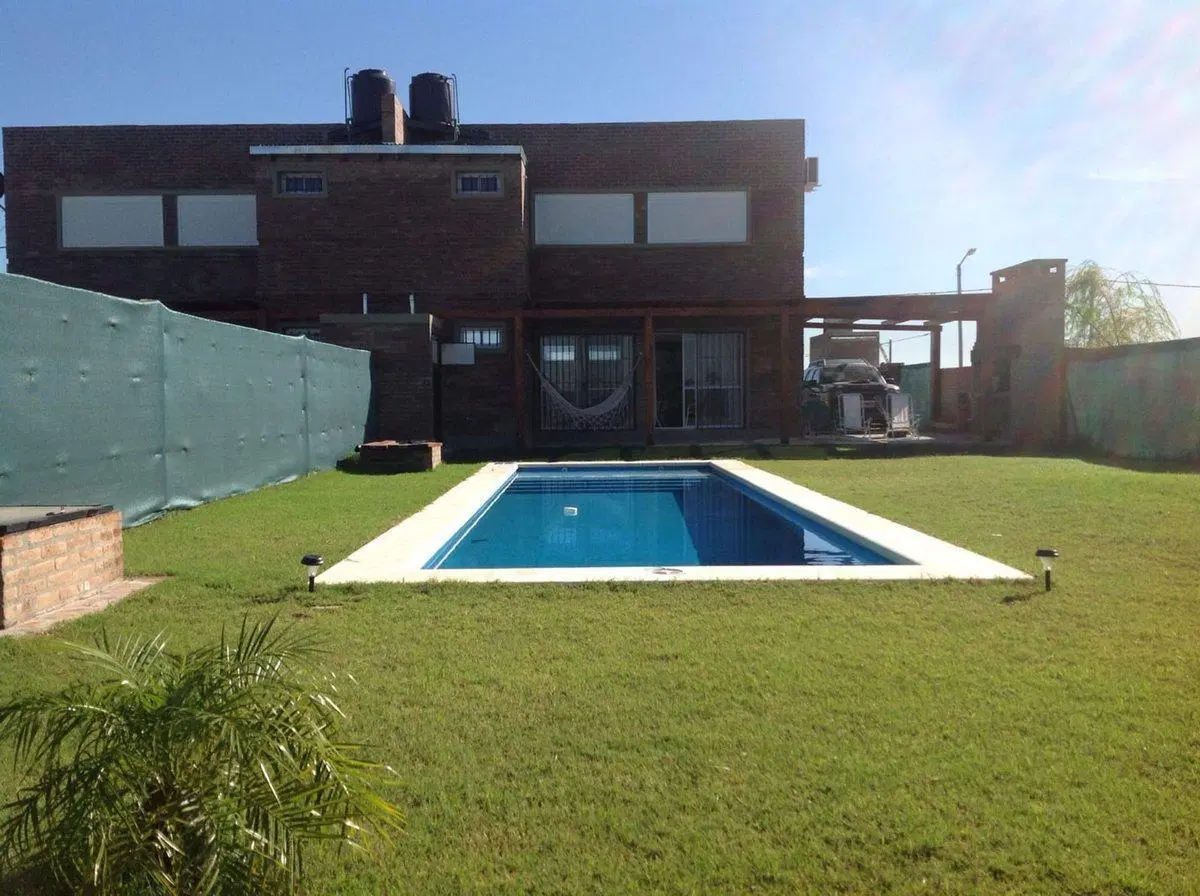 Casa en venta 2 dormitorios con pileta 4