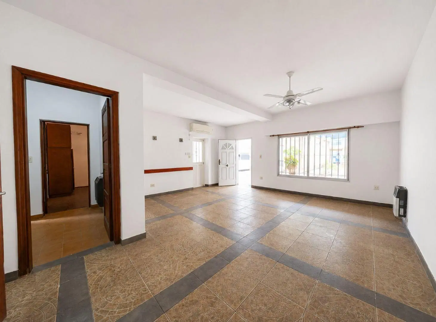 CASA EN VENTA 3 DORMITORIOS  ZONA SUR 3