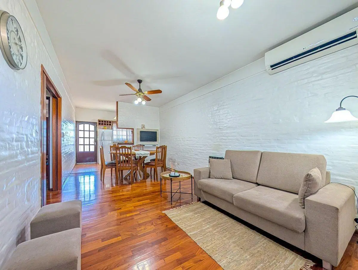 CASA EN VENTA P.A. 2 DORMITORIOS Y COCHERA 2