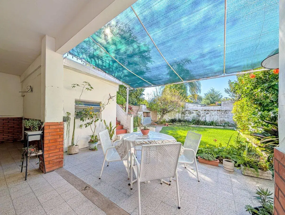 CASA EN VENTA PB Y PA LA FLORIDA COCHERA JARDIN 8